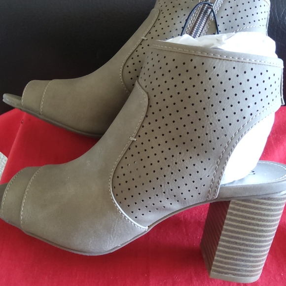 A.N.A. Tasha Zip Toe Block Heel - Picture 5 of 7